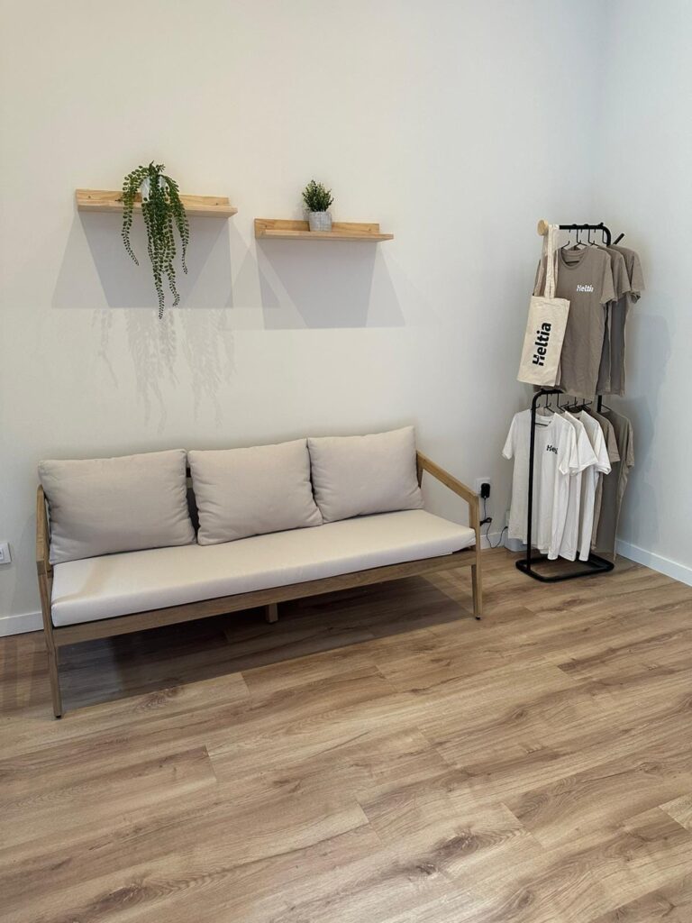 Recepción del centro de bienestar Heltia tras renovación integral