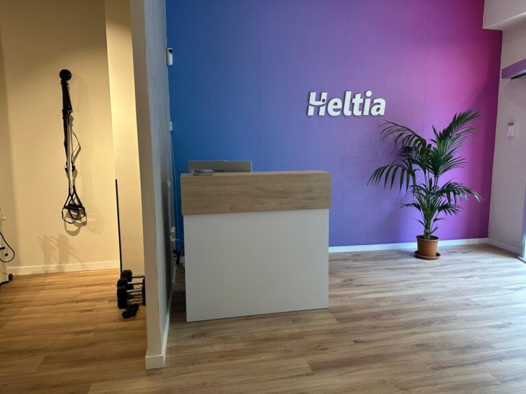 Recepción del centro de bienestar Heltia tras renovación integral